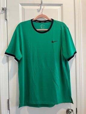 Nike Men's Dri-FIT Green Athletic T-Shirt - size L